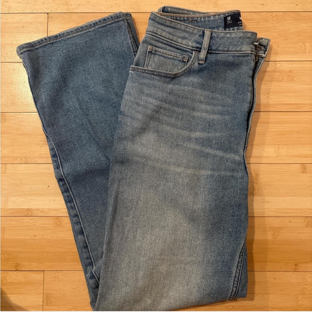 Hollister Ultra High Rise Dad Jean (Vintage Stretch) 5R W27 L31. light blue